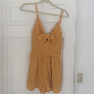 NWT Yellow fashion nova romper💛